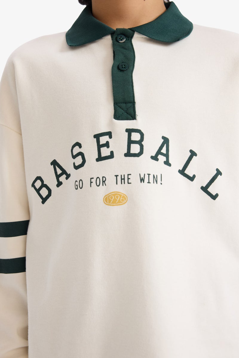 ديفاكتو تيشيرت بولو اولادي كم طويل اوفر سايز مطبوع - Image 4